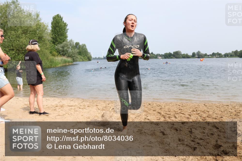 21.06.2025 - 27. Vierlanden-Triathlon Lena Gebhardt http://msf.ph/oto/8034036 15.06.2025 11:18:50 Schwimmen 885, 916, 939 meine-sportfotos.de