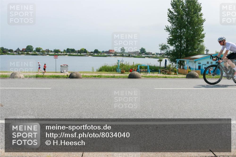 21.06.2025 - 27. Vierlanden-Triathlon H.Heesch http://msf.ph/oto/8034040 15.06.2025 11:41:06 Radfahren 649, 715, 867, 883 meine-sportfotos.de