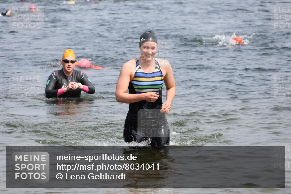 21.06.2025 - 27. Vierlanden-Triathlon Lena Gebhardt http://msf.ph/oto/8034041 15.06.2025 11:18:56 Schwimmen 885, 916, 942 meine-sportfotos.de