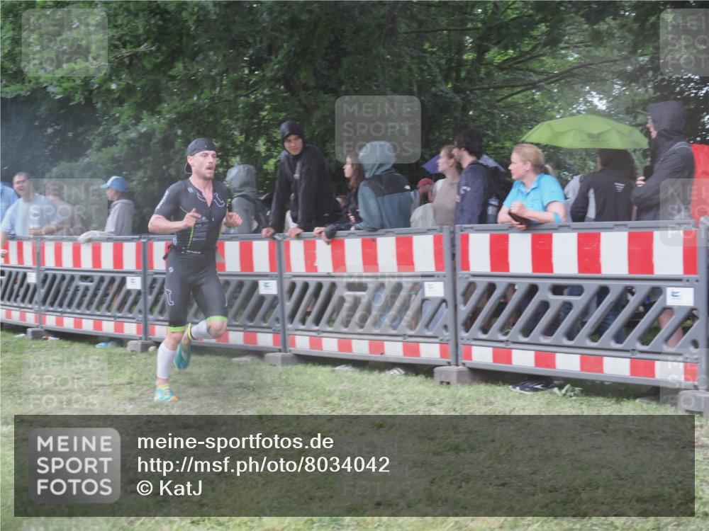 21.06.2025 - 27. Vierlanden-Triathlon KatJ http://msf.ph/oto/8034042 15.06.2025 13:47:19 Ziel 1124, 1147 meine-sportfotos.de