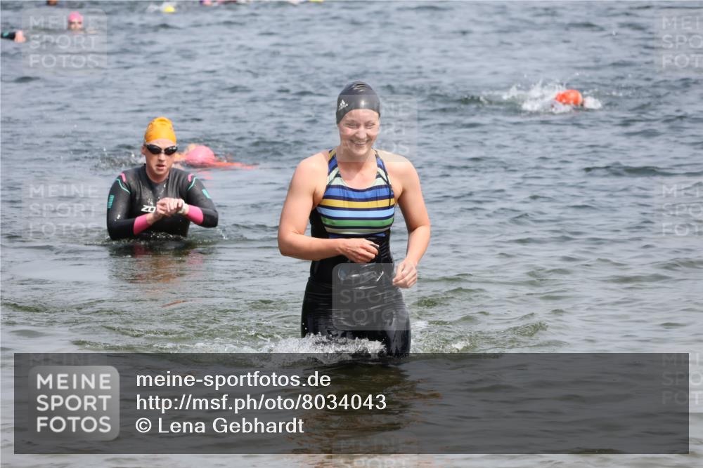21.06.2025 - 27. Vierlanden-Triathlon Lena Gebhardt http://msf.ph/oto/8034043 15.06.2025 11:18:56 Schwimmen 885, 916, 942 meine-sportfotos.de
