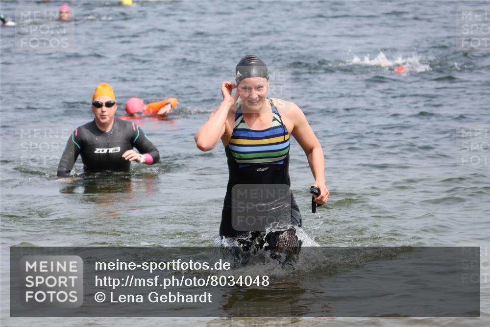 21.06.2025 - 27. Vierlanden-Triathlon Lena Gebhardt http://msf.ph/oto/8034048 15.06.2025 11:18:57 Schwimmen 876, 885, 916, 942 meine-sportfotos.de
