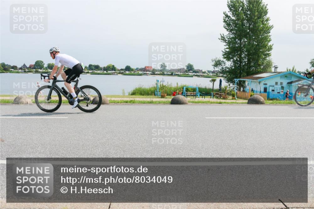 21.06.2025 - 27. Vierlanden-Triathlon H.Heesch http://msf.ph/oto/8034049 15.06.2025 11:41:07 Radfahren 649, 715, 867, 883, 884 meine-sportfotos.de