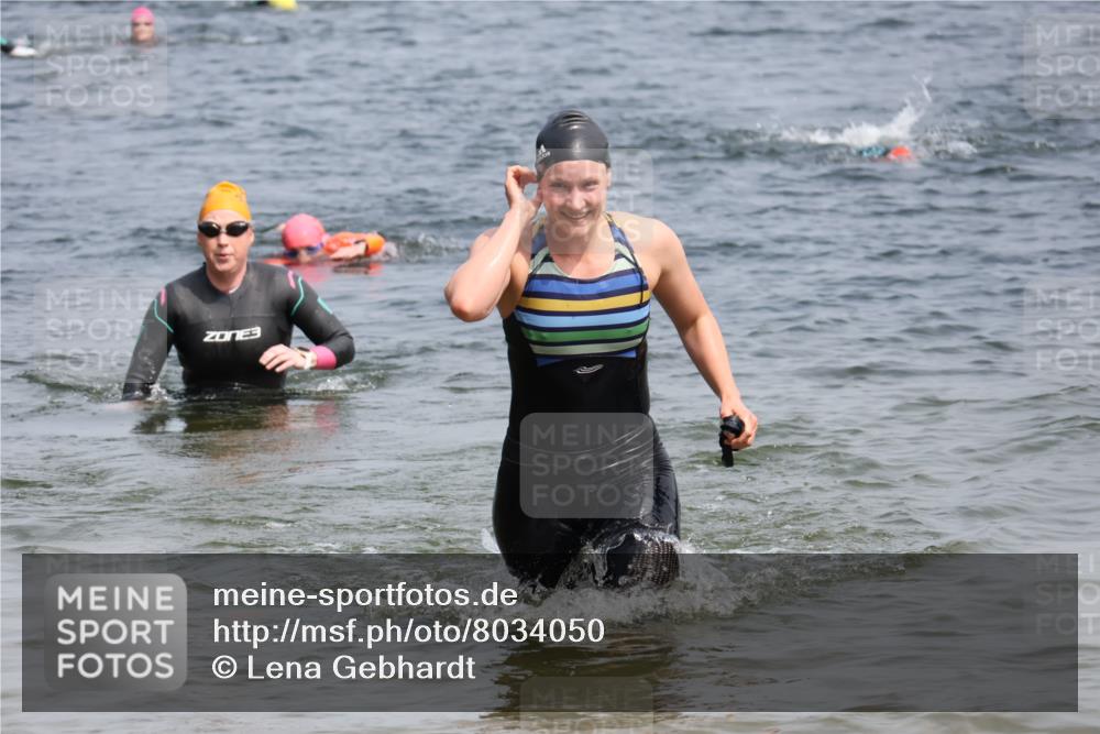 21.06.2025 - 27. Vierlanden-Triathlon Lena Gebhardt http://msf.ph/oto/8034050 15.06.2025 11:18:57 Schwimmen 876, 885, 916, 942 meine-sportfotos.de