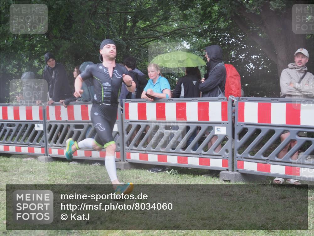 21.06.2025 - 27. Vierlanden-Triathlon KatJ http://msf.ph/oto/8034060 15.06.2025 13:47:20 Ziel 1124, 1147 meine-sportfotos.de