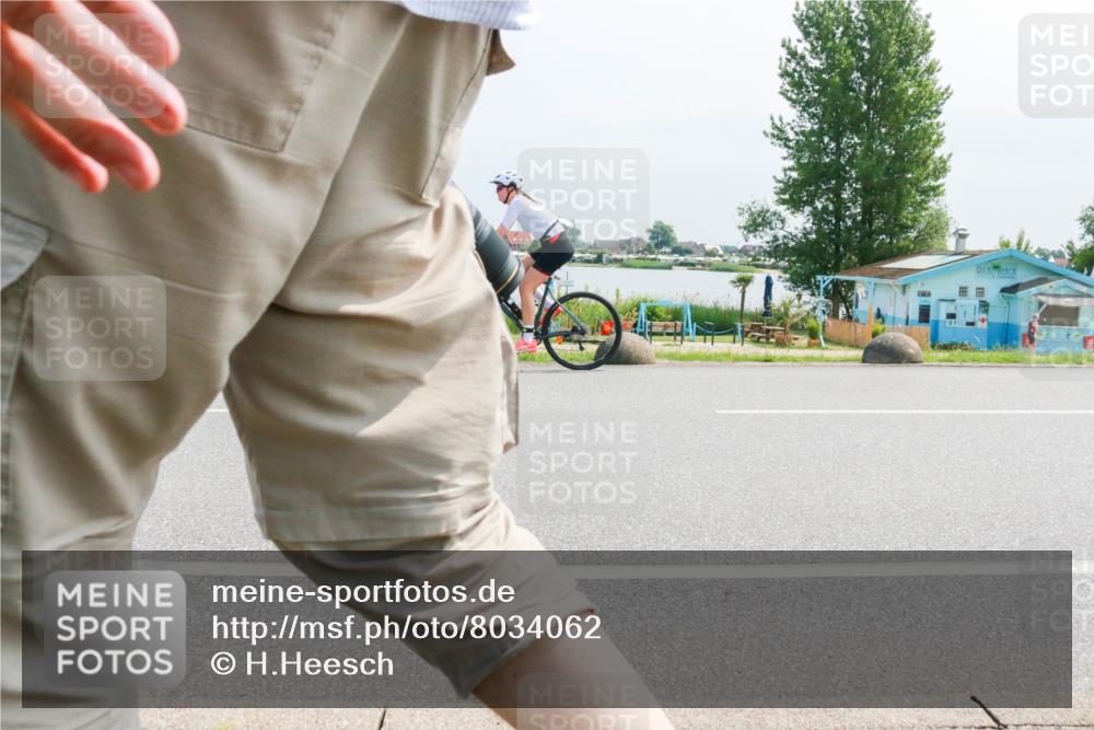 21.06.2025 - 27. Vierlanden-Triathlon H.Heesch http://msf.ph/oto/8034062 15.06.2025 11:41:07 Radfahren 649, 715, 867, 883, 884 meine-sportfotos.de