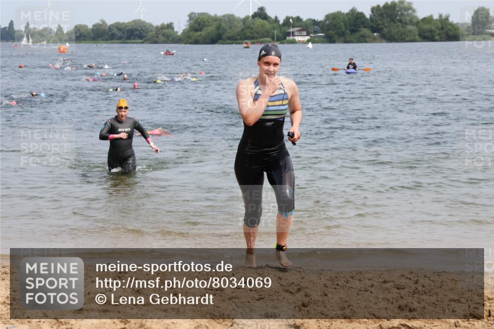 21.06.2025 - 27. Vierlanden-Triathlon Lena Gebhardt http://msf.ph/oto/8034069 15.06.2025 11:19:00 Schwimmen 876, 916, 942 meine-sportfotos.de