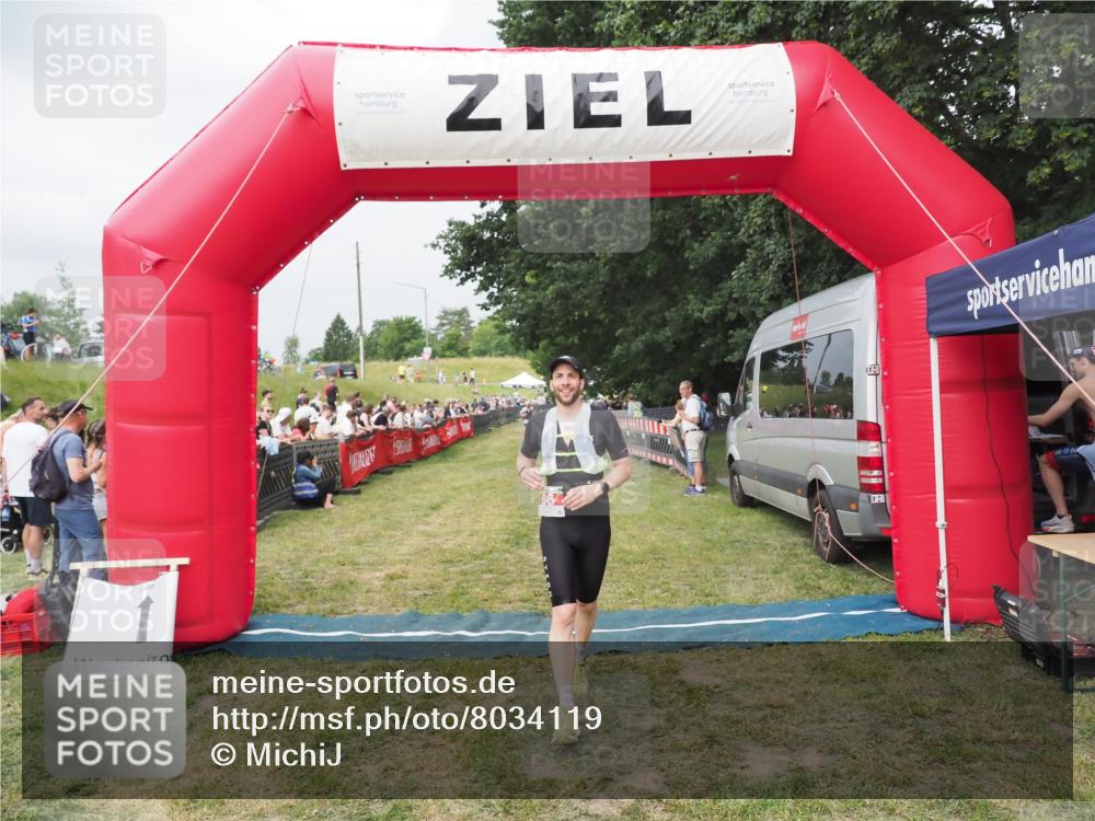21.06.2025 - 27. Vierlanden-Triathlon MichiJ http://msf.ph/oto/8034119 15.06.2026 12:57:12 Ziel 86 meine-sportfotos.de