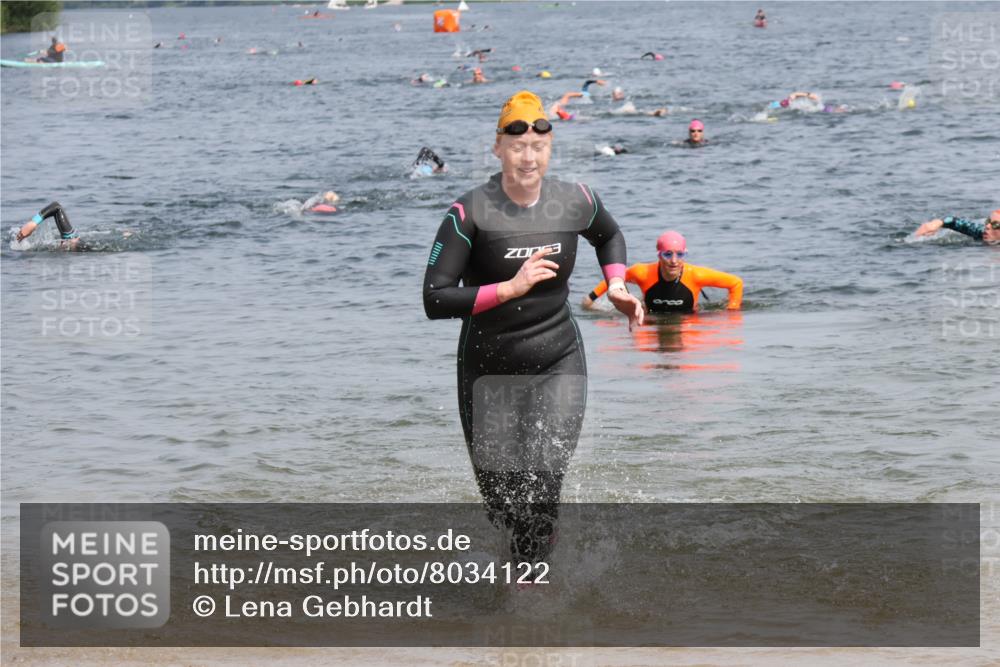 21.06.2025 - 27. Vierlanden-Triathlon Lena Gebhardt http://msf.ph/oto/8034122 15.06.2025 11:19:04 Schwimmen 876, 942 meine-sportfotos.de