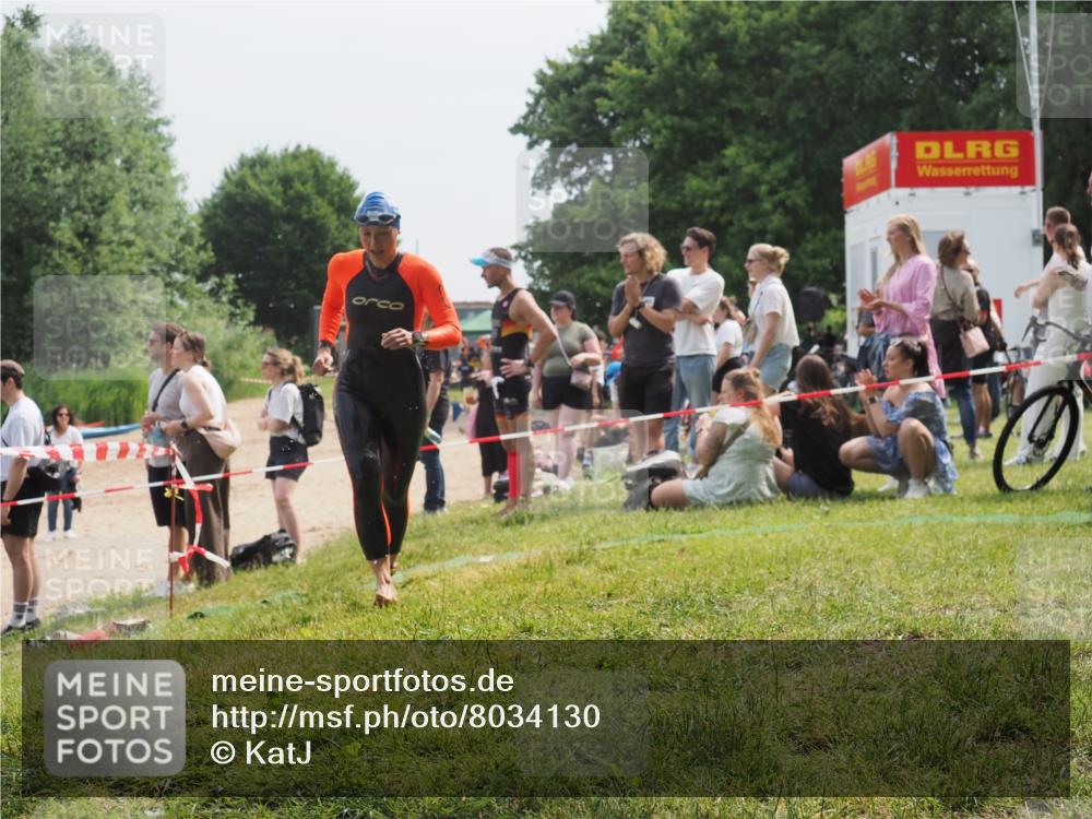 21.06.2025 - 27. Vierlanden-Triathlon KatJ http://msf.ph/oto/8034130 15.06.2025 11:17:26 Schwimmen 911, 944 meine-sportfotos.de