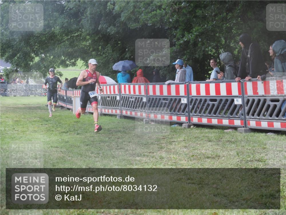 21.06.2025 - 27. Vierlanden-Triathlon KatJ http://msf.ph/oto/8034132 15.06.2025 13:47:32 Ziel 1118, 1145 meine-sportfotos.de