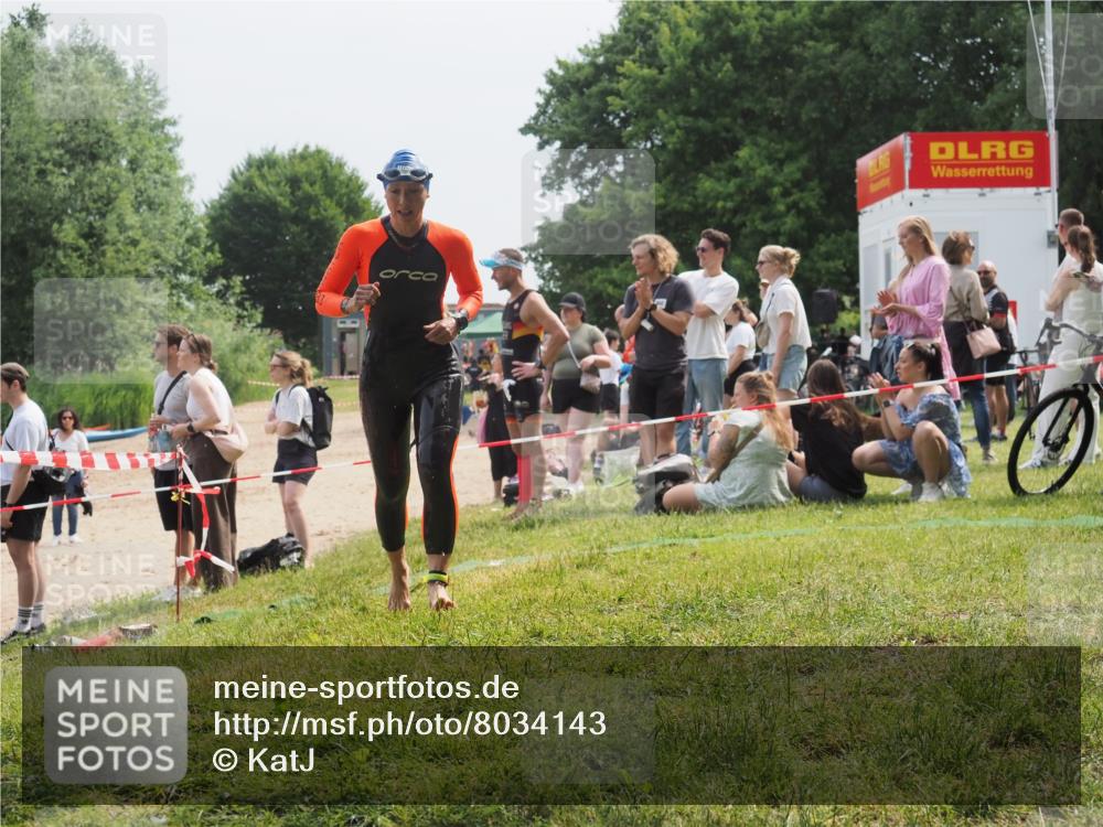 21.06.2025 - 27. Vierlanden-Triathlon KatJ http://msf.ph/oto/8034143 15.06.2025 11:17:26 Schwimmen 911, 944 meine-sportfotos.de