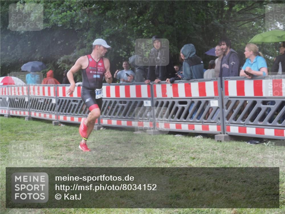 21.06.2025 - 27. Vierlanden-Triathlon KatJ http://msf.ph/oto/8034152 15.06.2025 13:47:33 Ziel 1118, 1145 meine-sportfotos.de