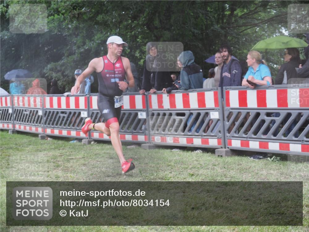 21.06.2025 - 27. Vierlanden-Triathlon KatJ http://msf.ph/oto/8034154 15.06.2025 13:47:33 Ziel 1118, 1145 meine-sportfotos.de