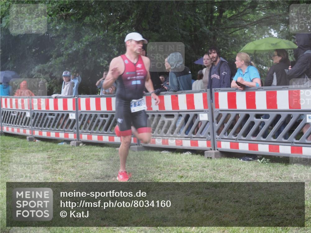 21.06.2025 - 27. Vierlanden-Triathlon KatJ http://msf.ph/oto/8034160 15.06.2025 13:47:33 Ziel 1118, 1145 meine-sportfotos.de