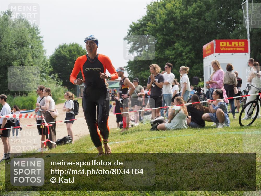 21.06.2025 - 27. Vierlanden-Triathlon KatJ http://msf.ph/oto/8034164 15.06.2025 11:17:27 Schwimmen 911 meine-sportfotos.de