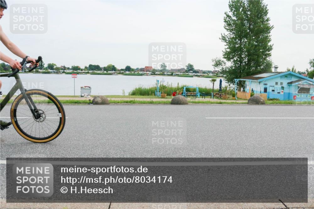15.06.2025 - 27. Vierlanden-Triathlon H.Heesch http://msf.ph/oto/8034174 15.06.2025 10:42:23 Radfahren 139, 287 meine-sportfotos.de
