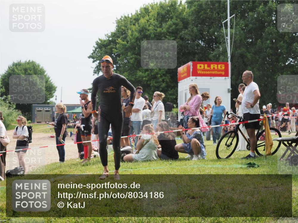 21.06.2025 - 27. Vierlanden-Triathlon KatJ http://msf.ph/oto/8034186 15.06.2025 11:17:39 Schwimmen 849, 973 meine-sportfotos.de