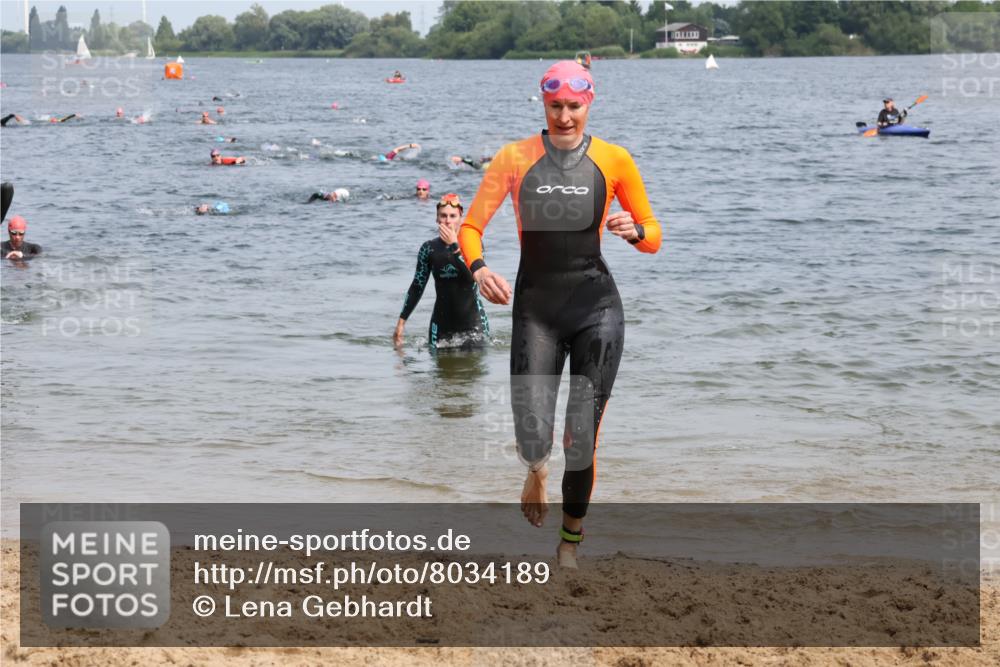 21.06.2025 - 27. Vierlanden-Triathlon Lena Gebhardt http://msf.ph/oto/8034189 15.06.2025 11:19:17 Schwimmen 876, 878, 901, 923 meine-sportfotos.de