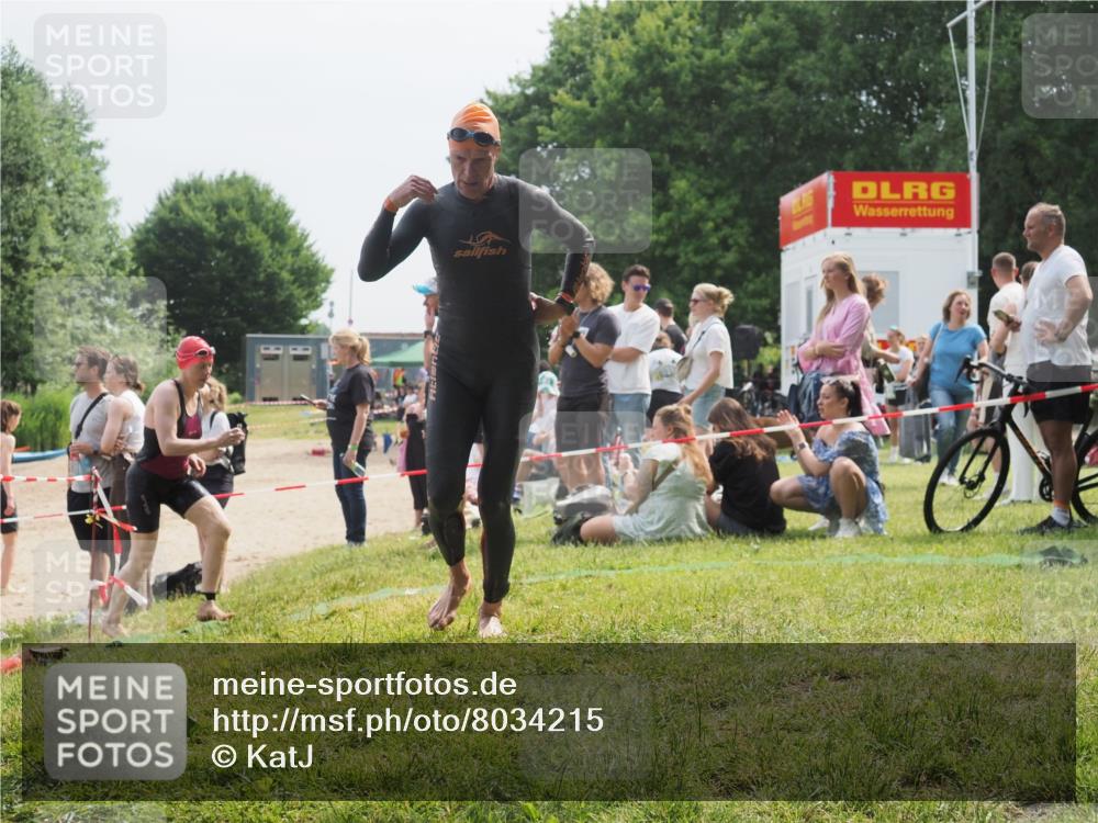 21.06.2025 - 27. Vierlanden-Triathlon KatJ http://msf.ph/oto/8034215 15.06.2025 11:17:40 Schwimmen 849, 973 meine-sportfotos.de