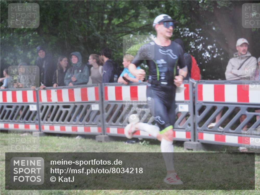 21.06.2025 - 27. Vierlanden-Triathlon KatJ http://msf.ph/oto/8034218 15.06.2025 13:47:35 Ziel 1145, 1153 meine-sportfotos.de