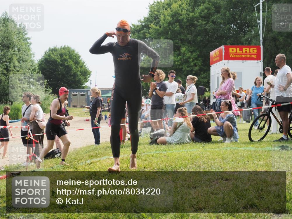 21.06.2025 - 27. Vierlanden-Triathlon KatJ http://msf.ph/oto/8034220 15.06.2025 11:17:40 Schwimmen 849, 973 meine-sportfotos.de