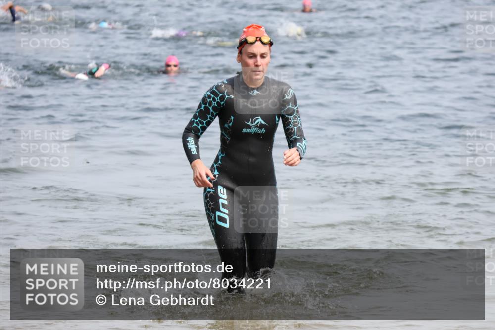 21.06.2025 - 27. Vierlanden-Triathlon Lena Gebhardt http://msf.ph/oto/8034221 15.06.2025 11:19:20 Schwimmen 875, 878, 901, 923 meine-sportfotos.de