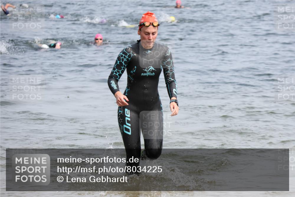 21.06.2025 - 27. Vierlanden-Triathlon Lena Gebhardt http://msf.ph/oto/8034225 15.06.2025 11:19:20 Schwimmen 875, 878, 901, 923 meine-sportfotos.de