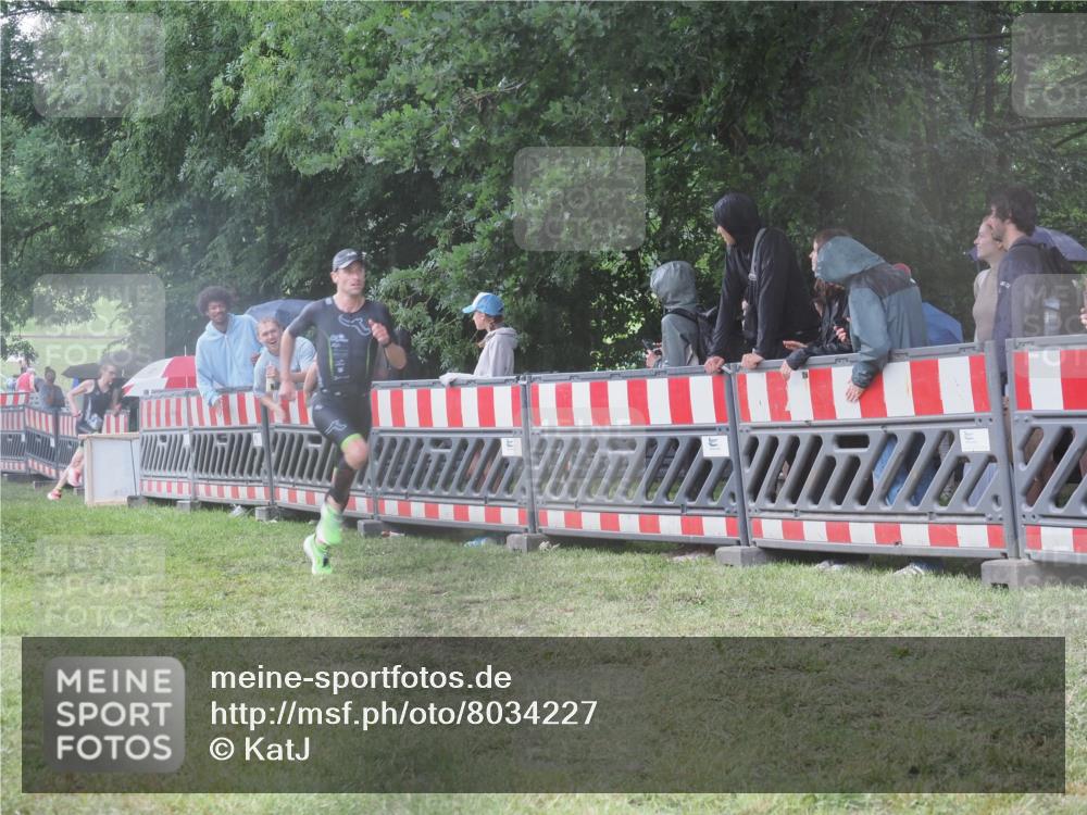 21.06.2025 - 27. Vierlanden-Triathlon KatJ http://msf.ph/oto/8034227 15.06.2025 13:47:45 Ziel 1153 meine-sportfotos.de