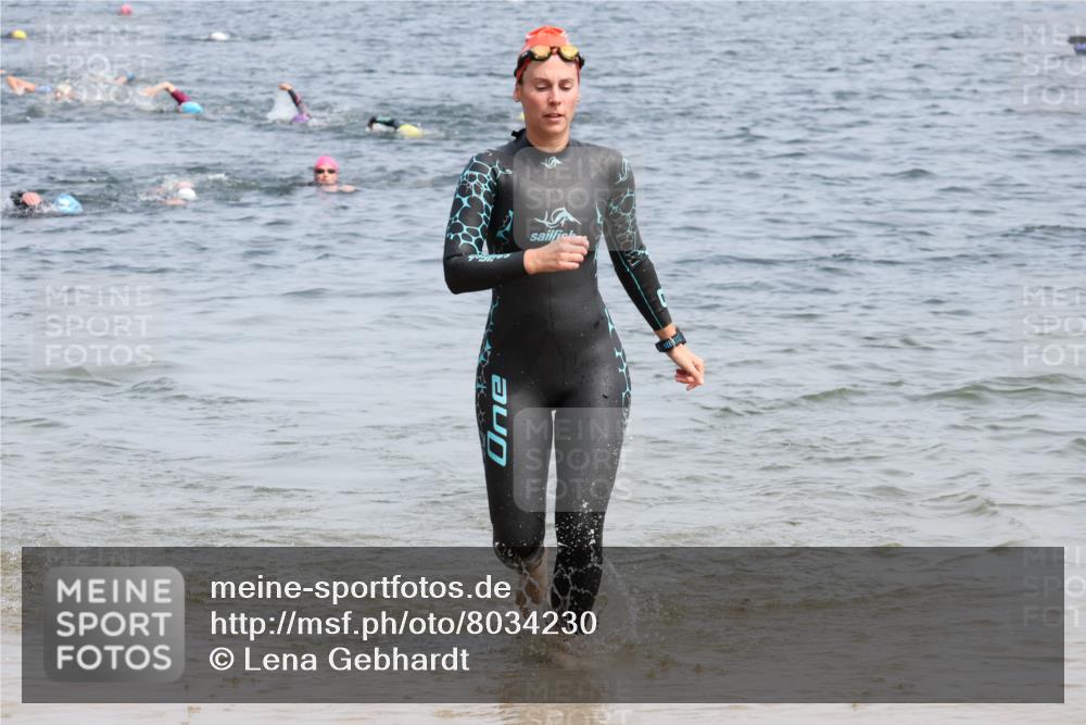 21.06.2025 - 27. Vierlanden-Triathlon Lena Gebhardt http://msf.ph/oto/8034230 15.06.2025 11:19:22 Schwimmen 875, 878, 901, 923 meine-sportfotos.de