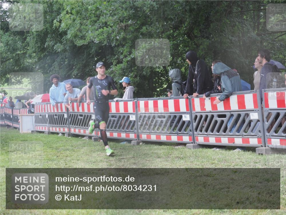 21.06.2025 - 27. Vierlanden-Triathlon KatJ http://msf.ph/oto/8034231 15.06.2025 13:47:45 Ziel 1153 meine-sportfotos.de