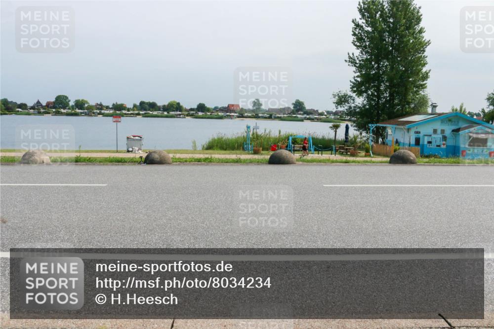 21.06.2025 - 27. Vierlanden-Triathlon H.Heesch http://msf.ph/oto/8034234 15.06.2025 11:41:11 Radfahren 715, 778, 867, 884 meine-sportfotos.de