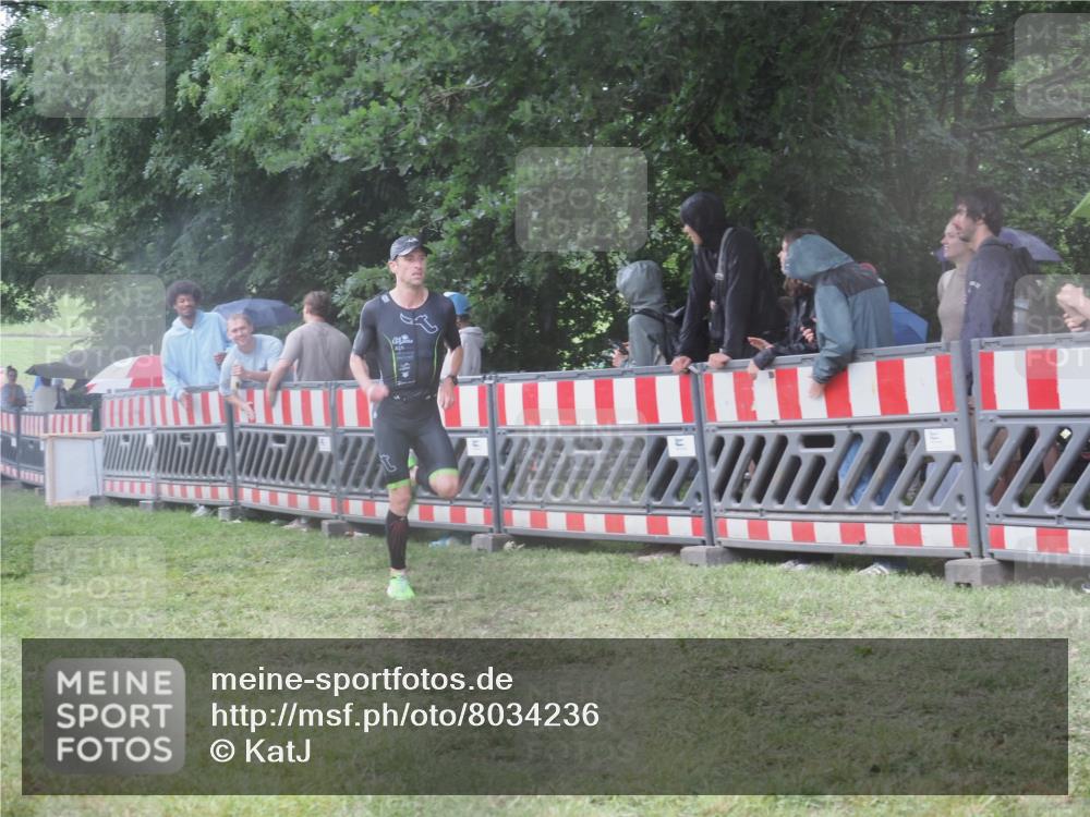 21.06.2025 - 27. Vierlanden-Triathlon KatJ http://msf.ph/oto/8034236 15.06.2025 13:47:46 Ziel 1153 meine-sportfotos.de