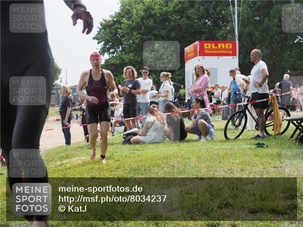 21.06.2025 - 27. Vierlanden-Triathlon KatJ http://msf.ph/oto/8034237 15.06.2025 11:17:41 Schwimmen 849, 973 meine-sportfotos.de