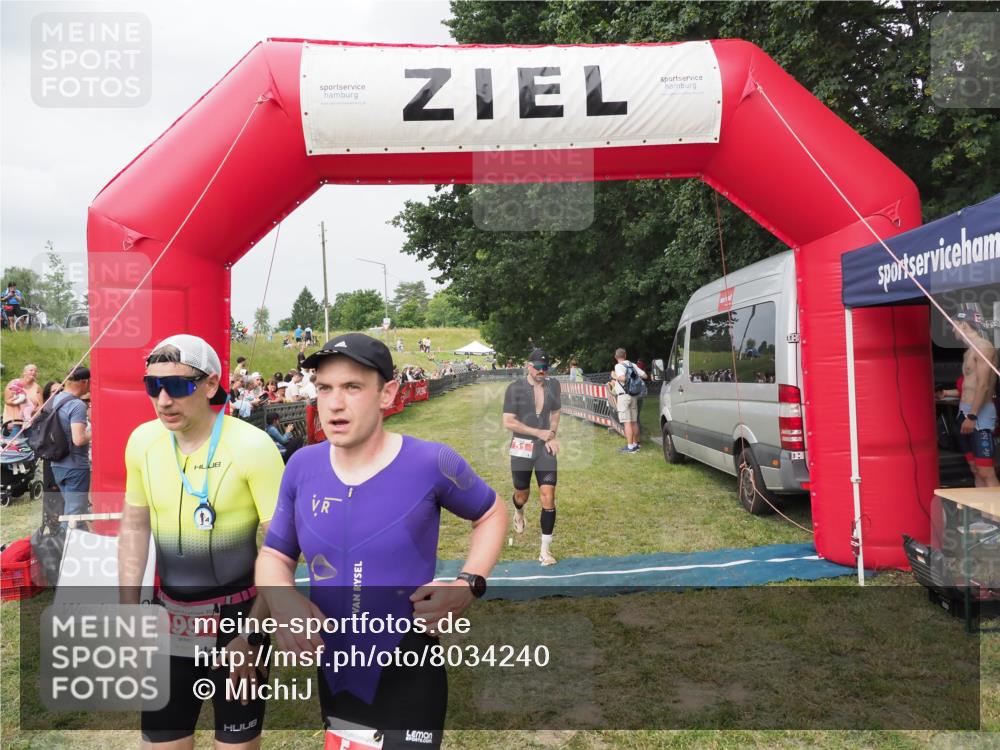 21.06.2025 - 27. Vierlanden-Triathlon MichiJ http://msf.ph/oto/8034240 15.06.2026 12:57:29 Ziel 5, 51, 99 meine-sportfotos.de