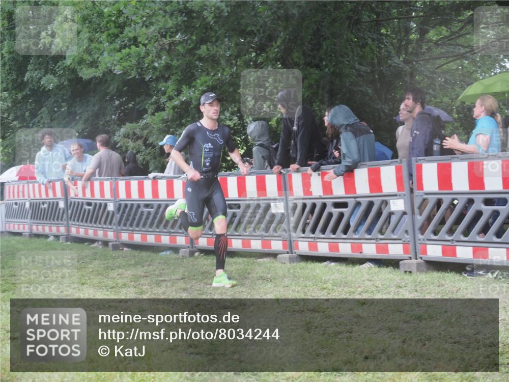 21.06.2025 - 27. Vierlanden-Triathlon KatJ http://msf.ph/oto/8034244 15.06.2025 13:47:46 Ziel 1153 meine-sportfotos.de