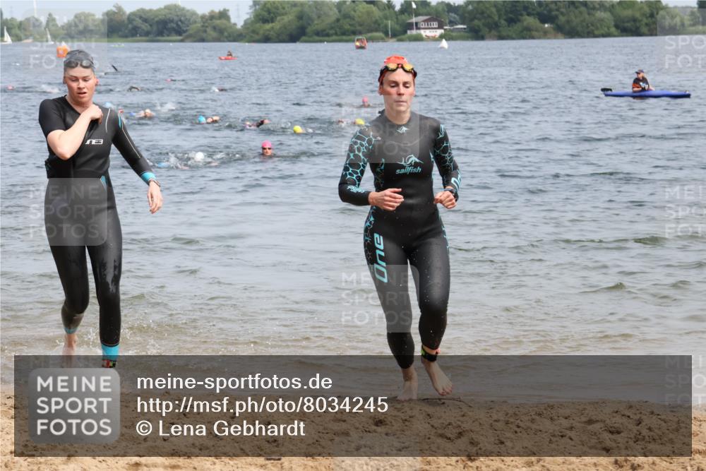 21.06.2025 - 27. Vierlanden-Triathlon Lena Gebhardt http://msf.ph/oto/8034245 15.06.2025 11:19:23 Schwimmen 875, 878, 895, 901, 923 meine-sportfotos.de