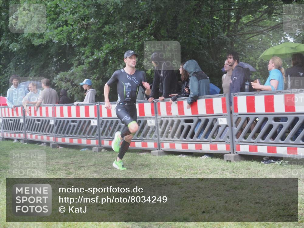 21.06.2025 - 27. Vierlanden-Triathlon KatJ http://msf.ph/oto/8034249 15.06.2025 13:47:46 Ziel 1153 meine-sportfotos.de