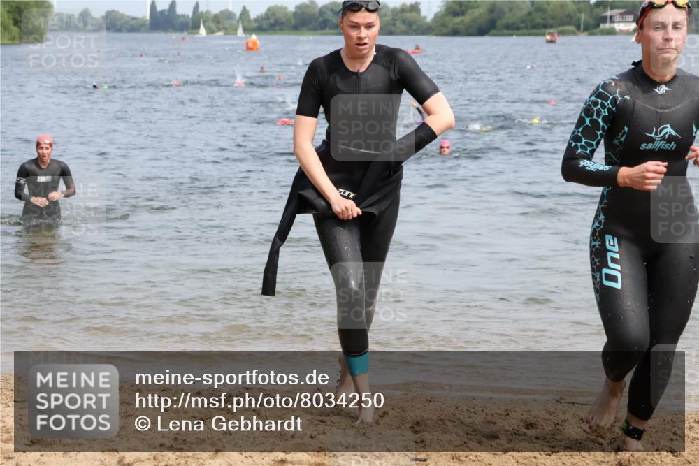 21.06.2025 - 27. Vierlanden-Triathlon Lena Gebhardt http://msf.ph/oto/8034250 15.06.2025 11:19:24 Schwimmen 875, 878, 895, 901, 923 meine-sportfotos.de