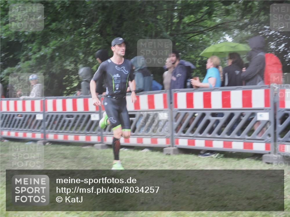 21.06.2025 - 27. Vierlanden-Triathlon KatJ http://msf.ph/oto/8034257 15.06.2025 13:47:46 Ziel 1153 meine-sportfotos.de