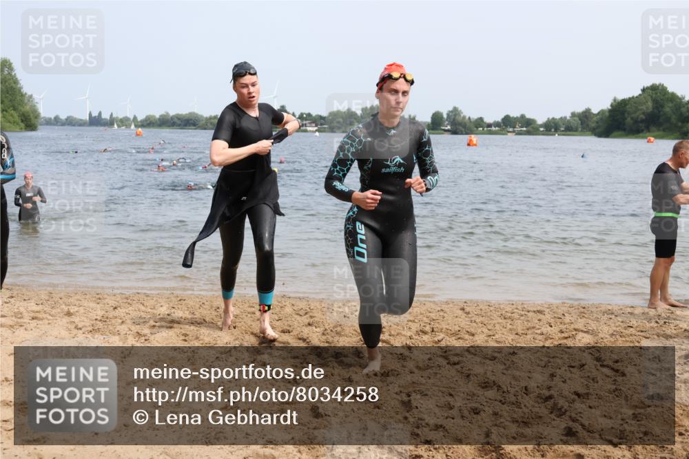 21.06.2025 - 27. Vierlanden-Triathlon Lena Gebhardt http://msf.ph/oto/8034258 15.06.2025 11:19:25 Schwimmen 875, 878, 895, 901, 923 meine-sportfotos.de