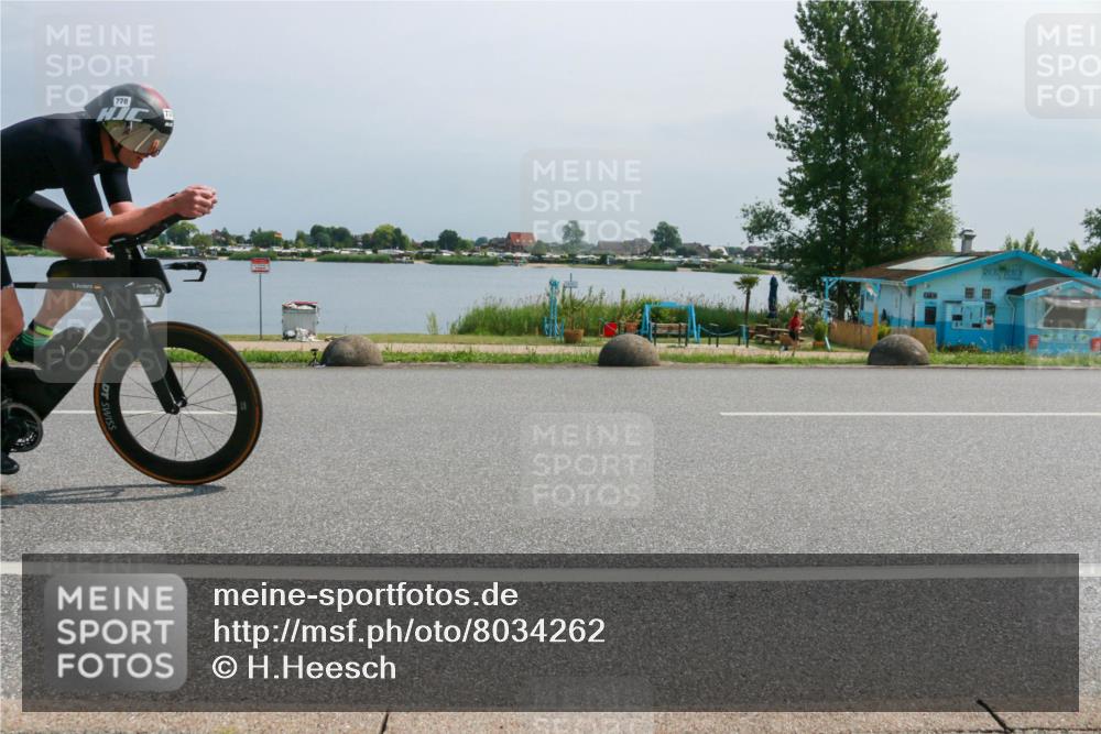 21.06.2025 - 27. Vierlanden-Triathlon H.Heesch http://msf.ph/oto/8034262 15.06.2025 11:41:13 Radfahren 715, 778, 867, 884 meine-sportfotos.de