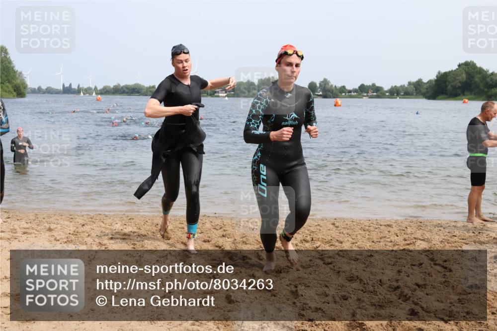 21.06.2025 - 27. Vierlanden-Triathlon Lena Gebhardt http://msf.ph/oto/8034263 15.06.2025 11:19:25 Schwimmen 875, 878, 895, 901, 923 meine-sportfotos.de