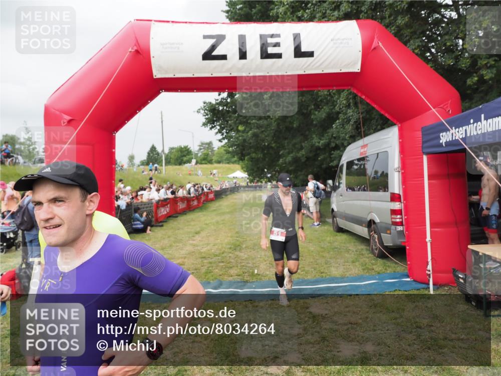 21.06.2025 - 27. Vierlanden-Triathlon MichiJ http://msf.ph/oto/8034264 15.06.2026 12:57:29 Ziel 5, 51, 99 meine-sportfotos.de