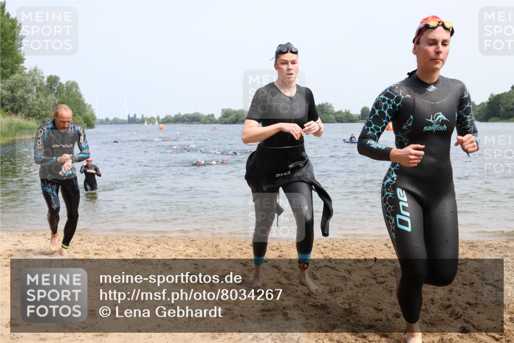 21.06.2025 - 27. Vierlanden-Triathlon Lena Gebhardt http://msf.ph/oto/8034267 15.06.2025 11:19:25 Schwimmen 875, 878, 895, 901, 923 meine-sportfotos.de