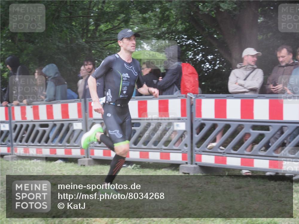 21.06.2025 - 27. Vierlanden-Triathlon KatJ http://msf.ph/oto/8034268 15.06.2025 13:47:47 Ziel 1153 meine-sportfotos.de