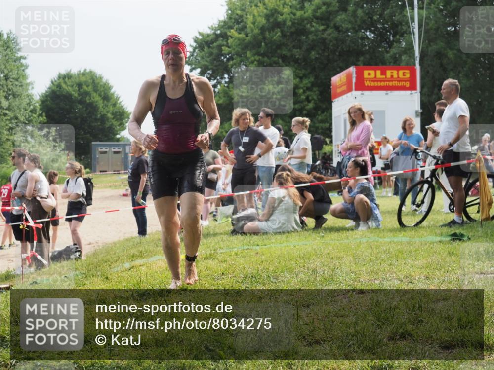 21.06.2025 - 27. Vierlanden-Triathlon KatJ http://msf.ph/oto/8034275 15.06.2025 11:17:43 Schwimmen 849, 973 meine-sportfotos.de