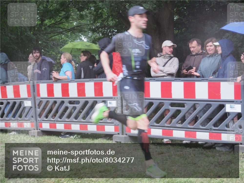 21.06.2025 - 27. Vierlanden-Triathlon KatJ http://msf.ph/oto/8034277 15.06.2025 13:47:47 Ziel 1153 meine-sportfotos.de