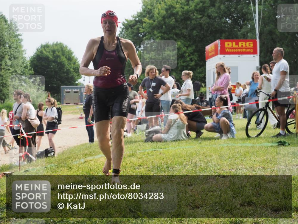 21.06.2025 - 27. Vierlanden-Triathlon KatJ http://msf.ph/oto/8034283 15.06.2025 11:17:43 Schwimmen 849, 973 meine-sportfotos.de