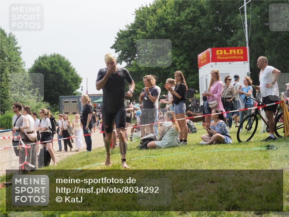 21.06.2025 - 27. Vierlanden-Triathlon KatJ http://msf.ph/oto/8034292 15.06.2025 11:18:12 Schwimmen 834 meine-sportfotos.de